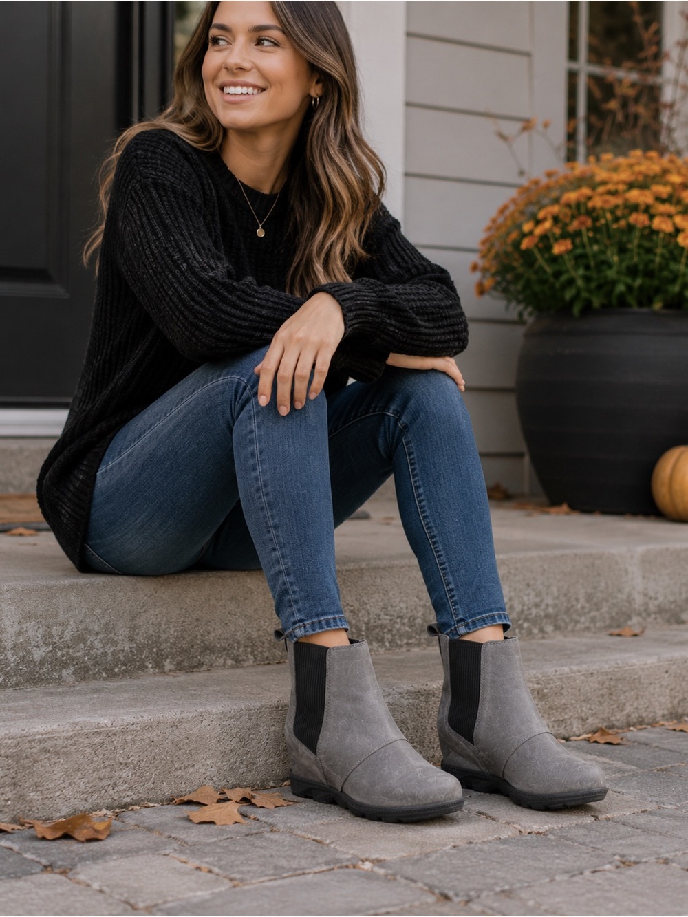 Sorel Joan Of Arctic Wedge II Chelsea Boot Women's size 9 Gray Leather Booties